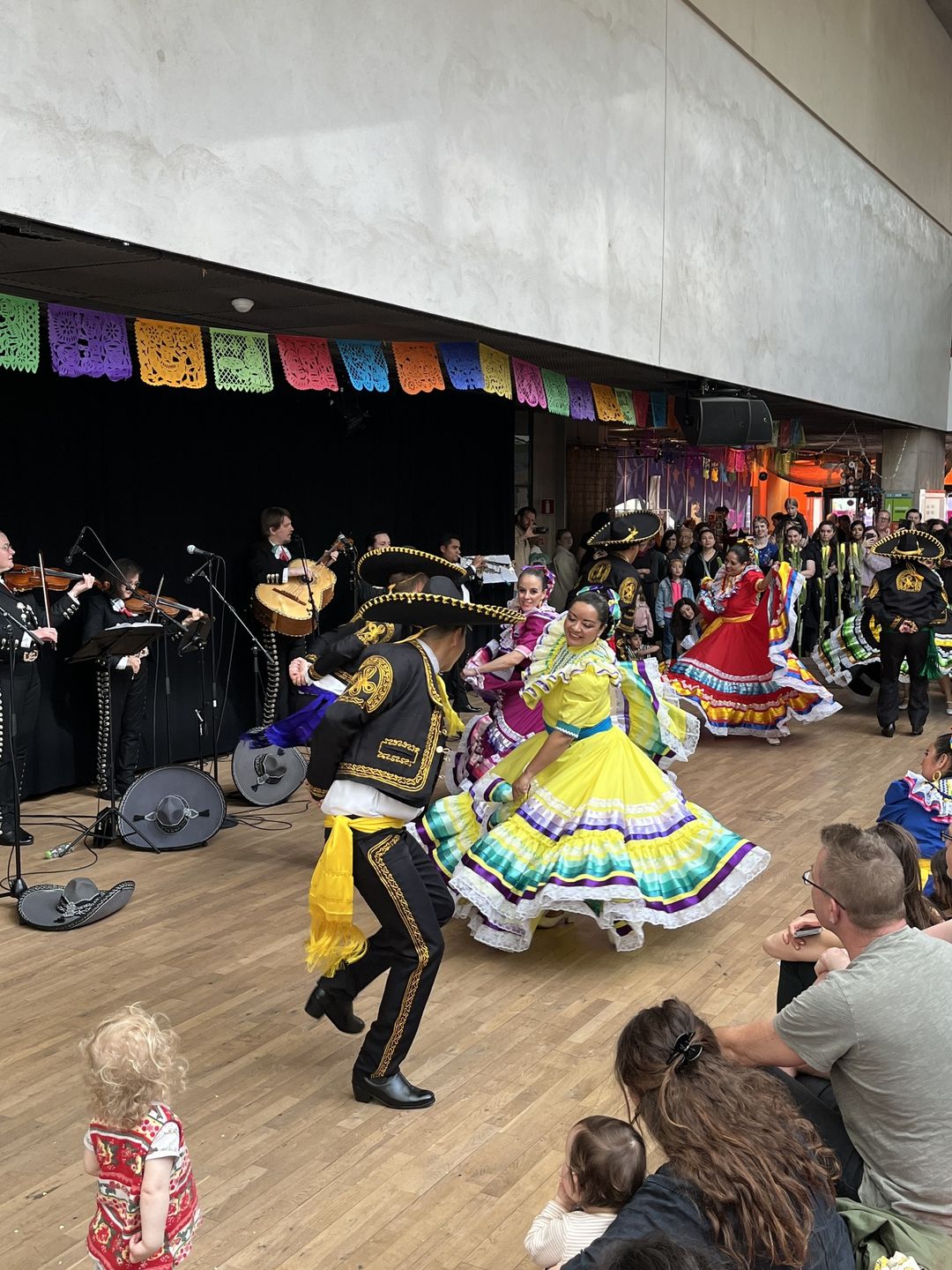 mariachi y mexicas